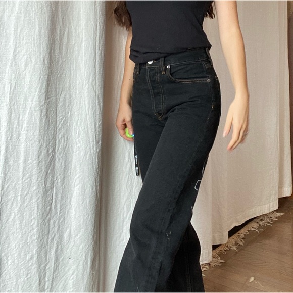 Embroidered high rise, wide leg Jeans - Picture 8 of 9